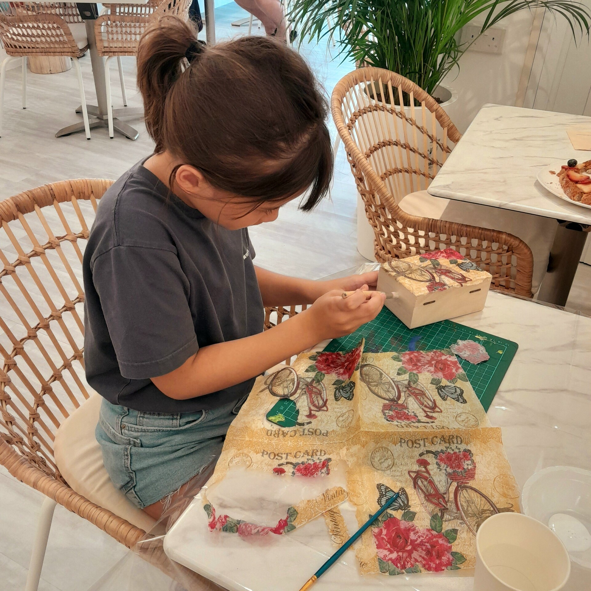 Decoupage